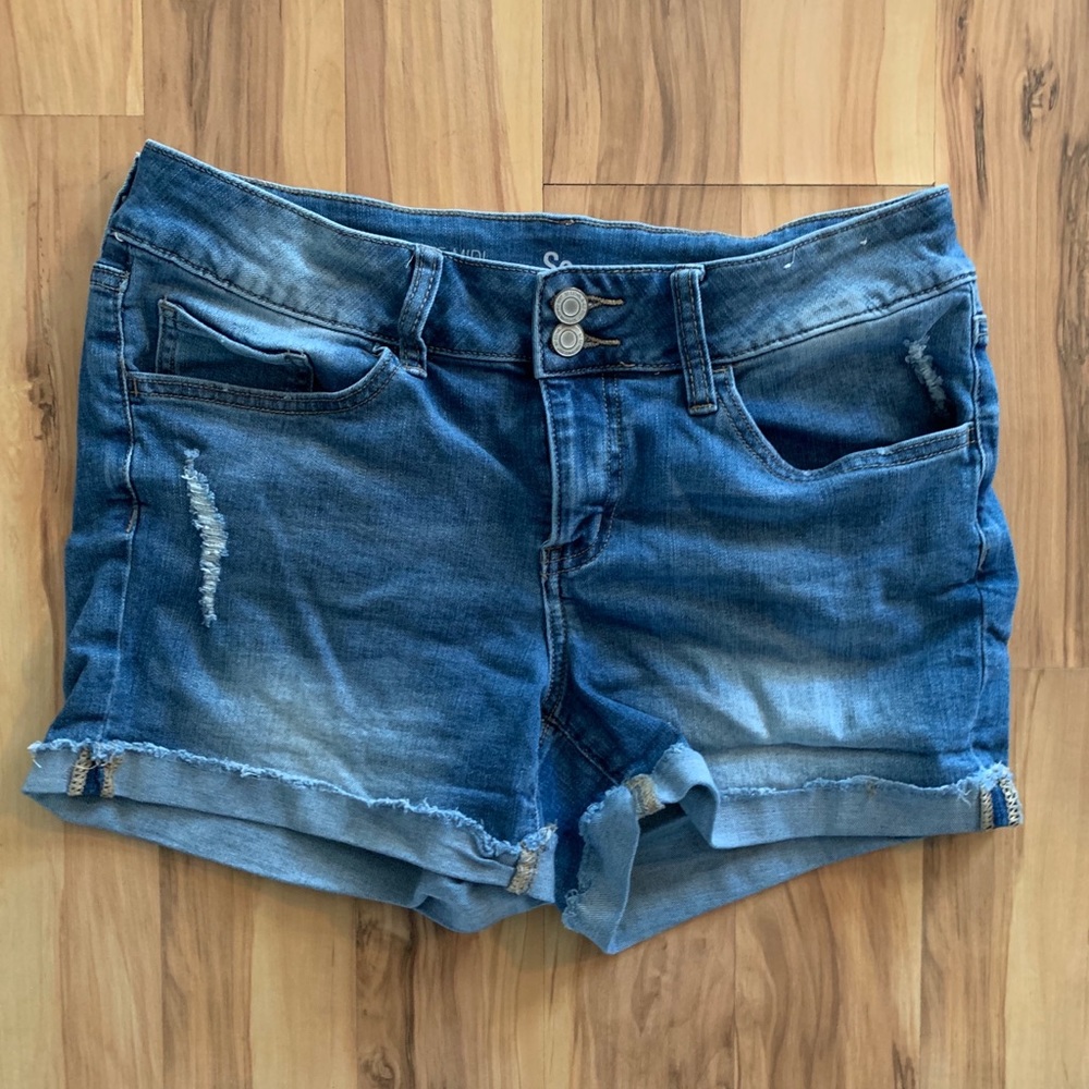 SO Favorite Midi Short, Size 11.